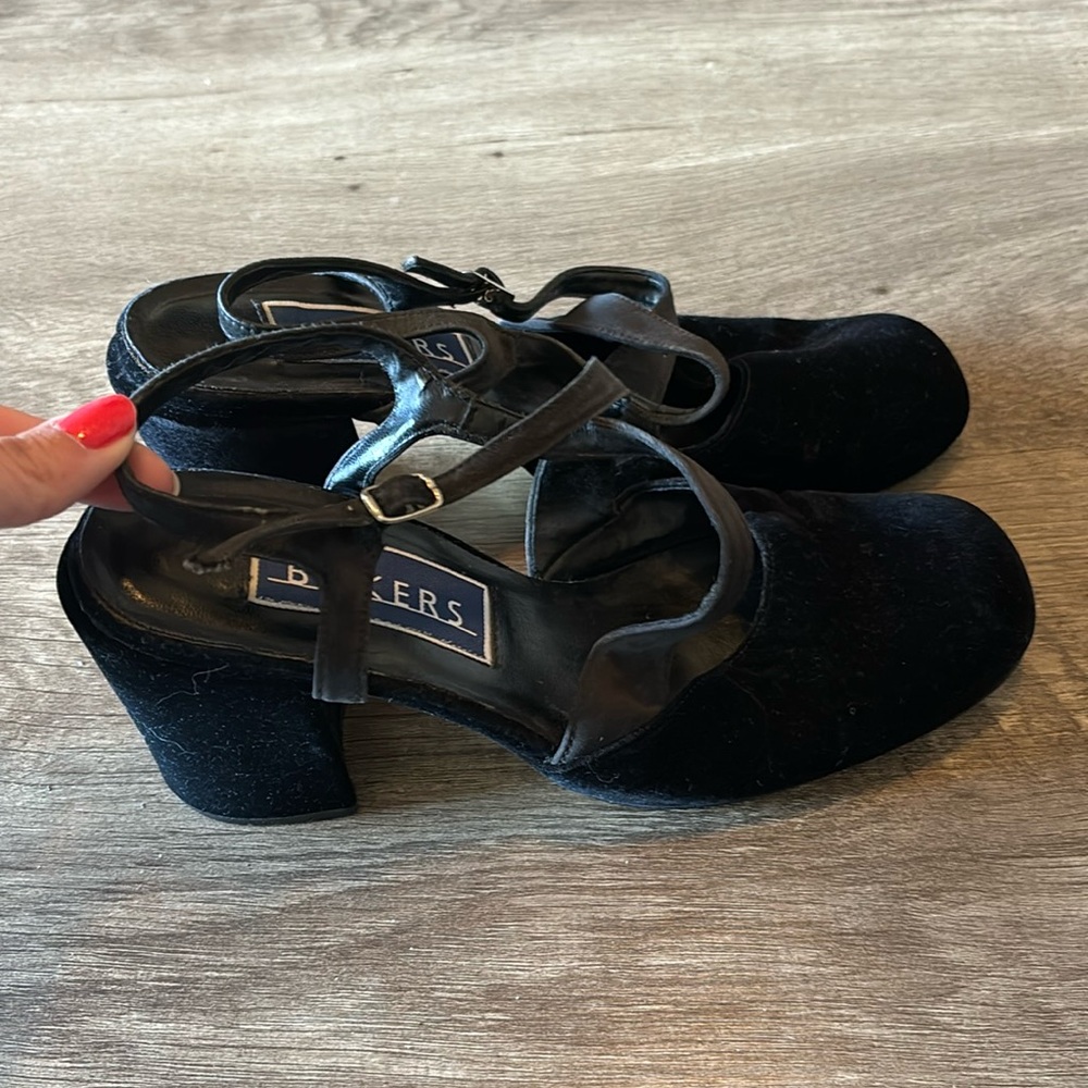 NWOT Bakers Reggie II velvet heels size 9